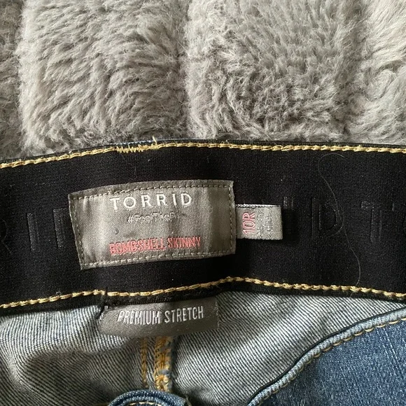 COPY - Torrid ripped skinny jeans - Picture 3 of 3